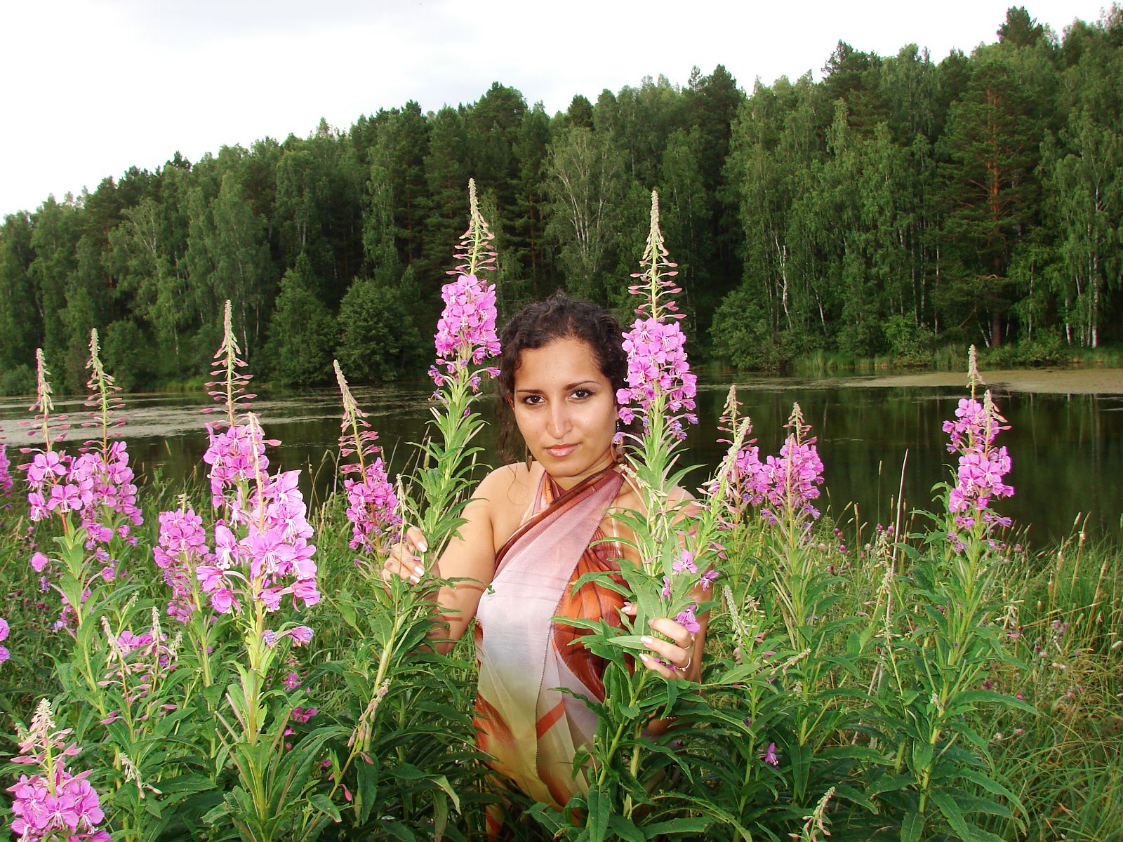 Фотосессия в Белорецке. Природа Башкирии девушки. Девушка из Башкирии на природе фото.