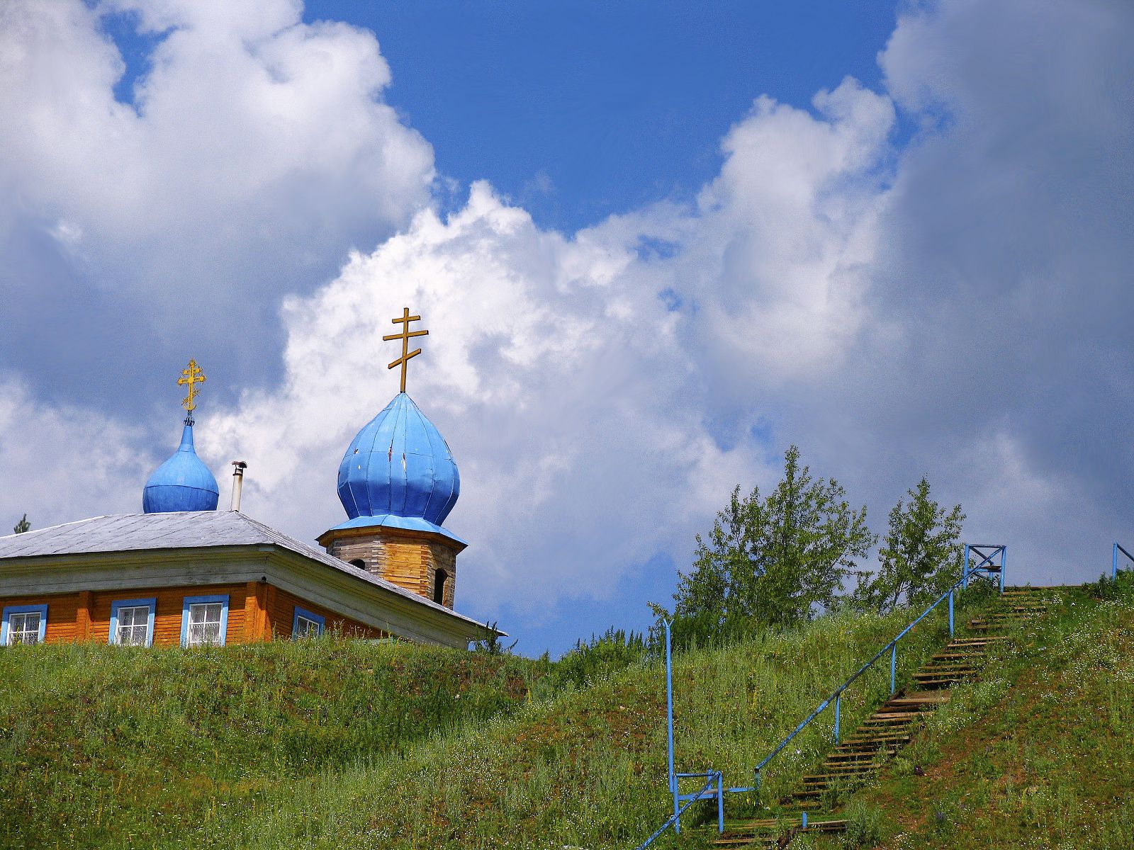 Кага Церковь. Храм в Белорецке. Церкви Башкирии. Церковь Верхнетроицком Башкортостан.